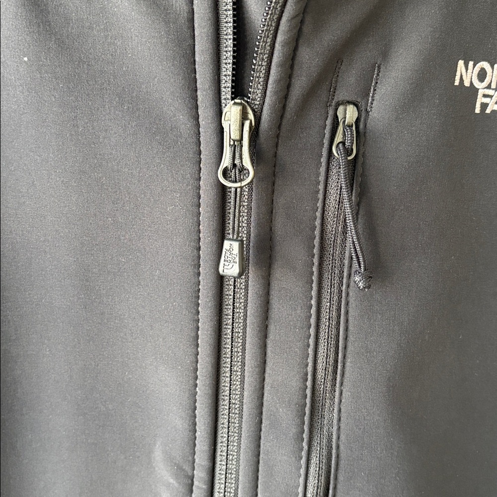 Men’s North Face Black Vest - Picture 3 of 5